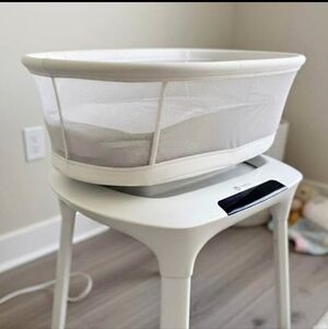 White Smart Bassinet